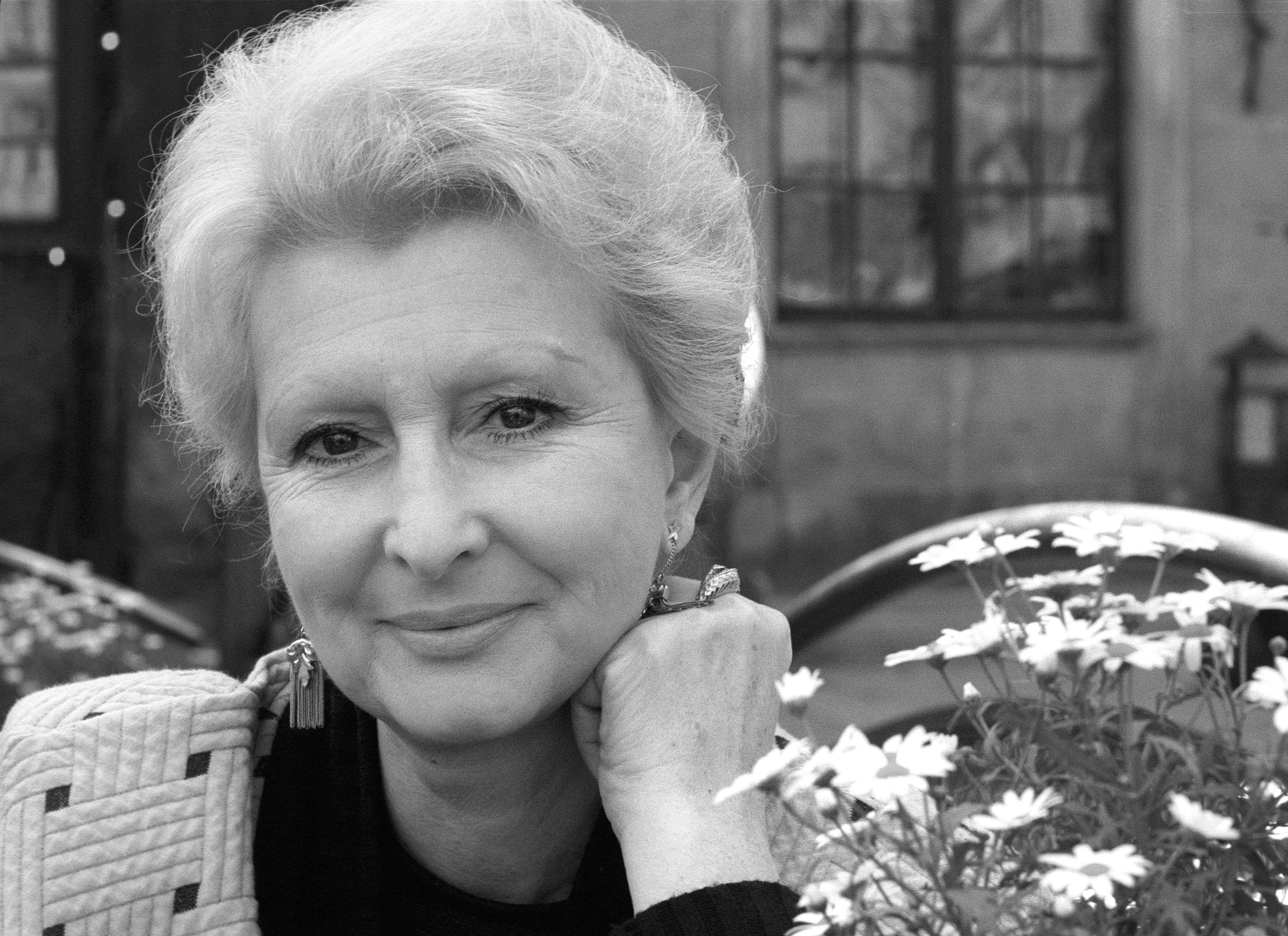 czarnobiały portret kobiety w starszym wieku